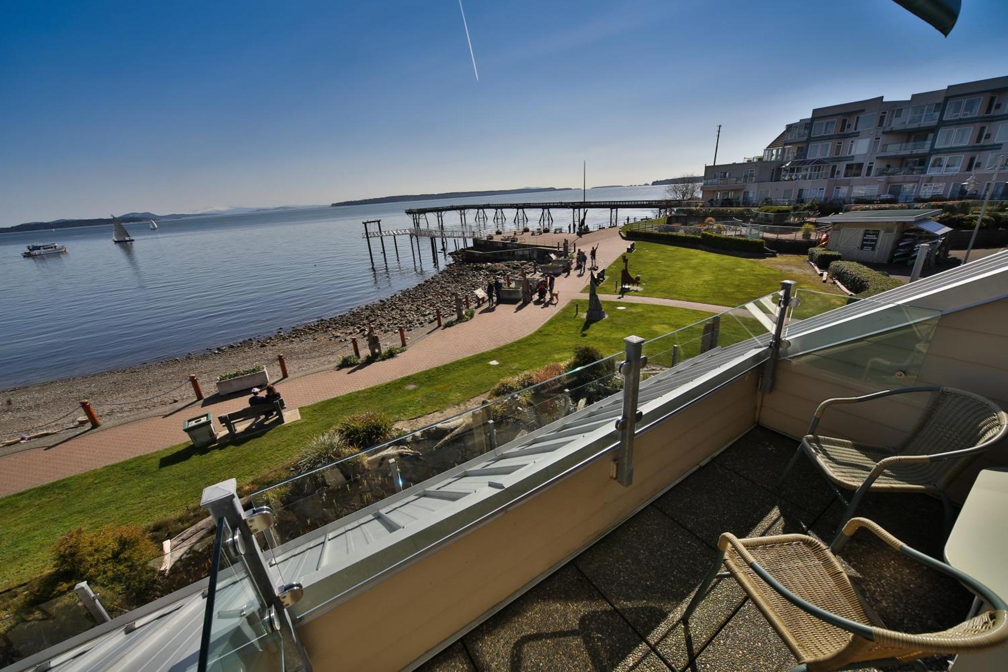 Sidney Waterfront Inn & Suites Екстер'єр фото