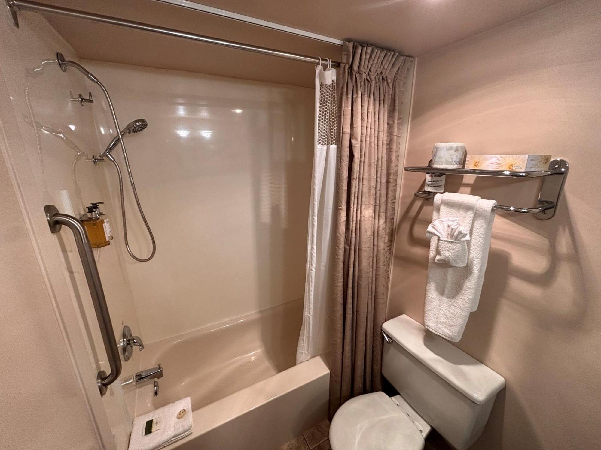 Sidney Waterfront Inn & Suites Екстер'єр фото