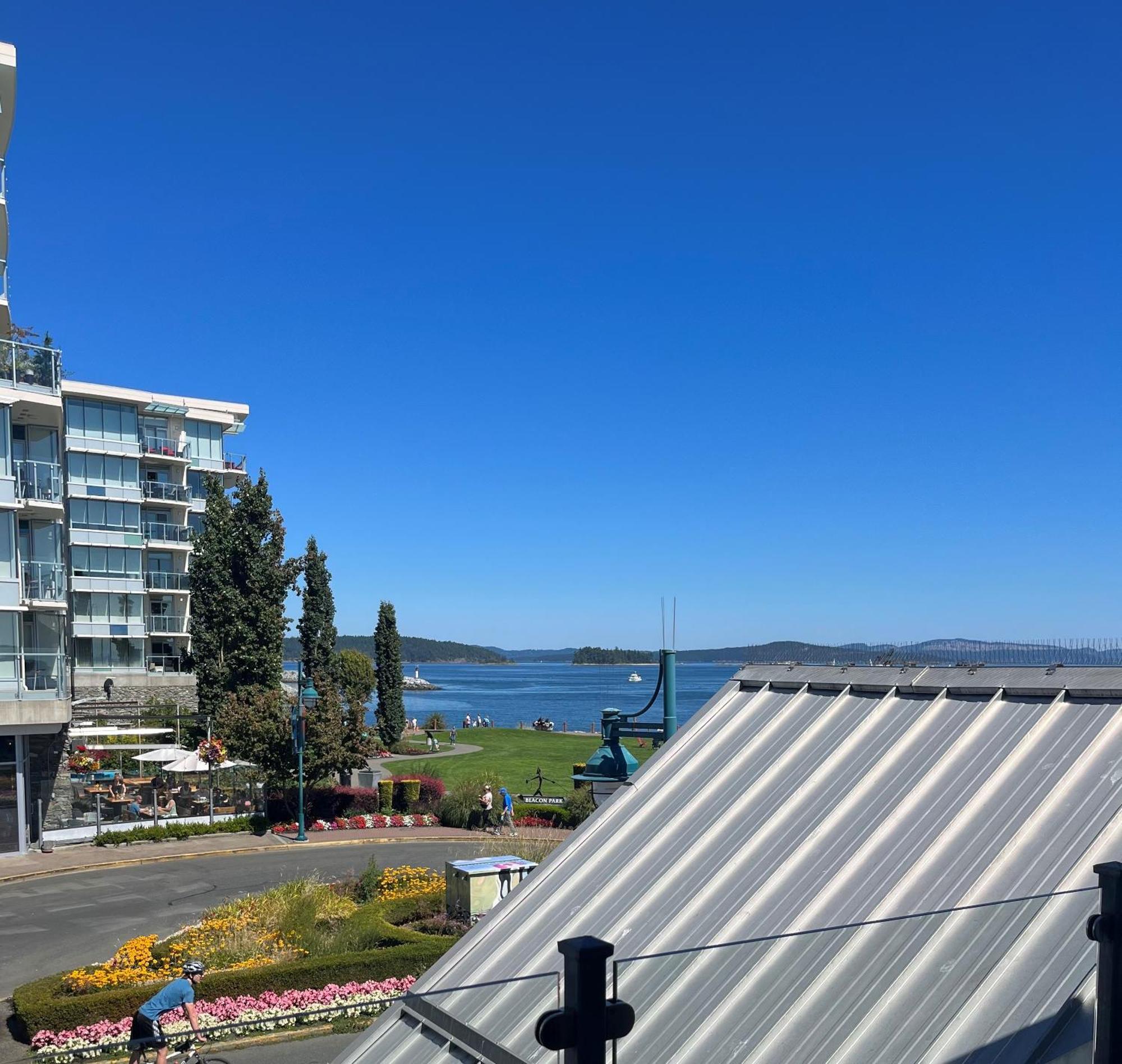 Sidney Waterfront Inn & Suites Екстер'єр фото