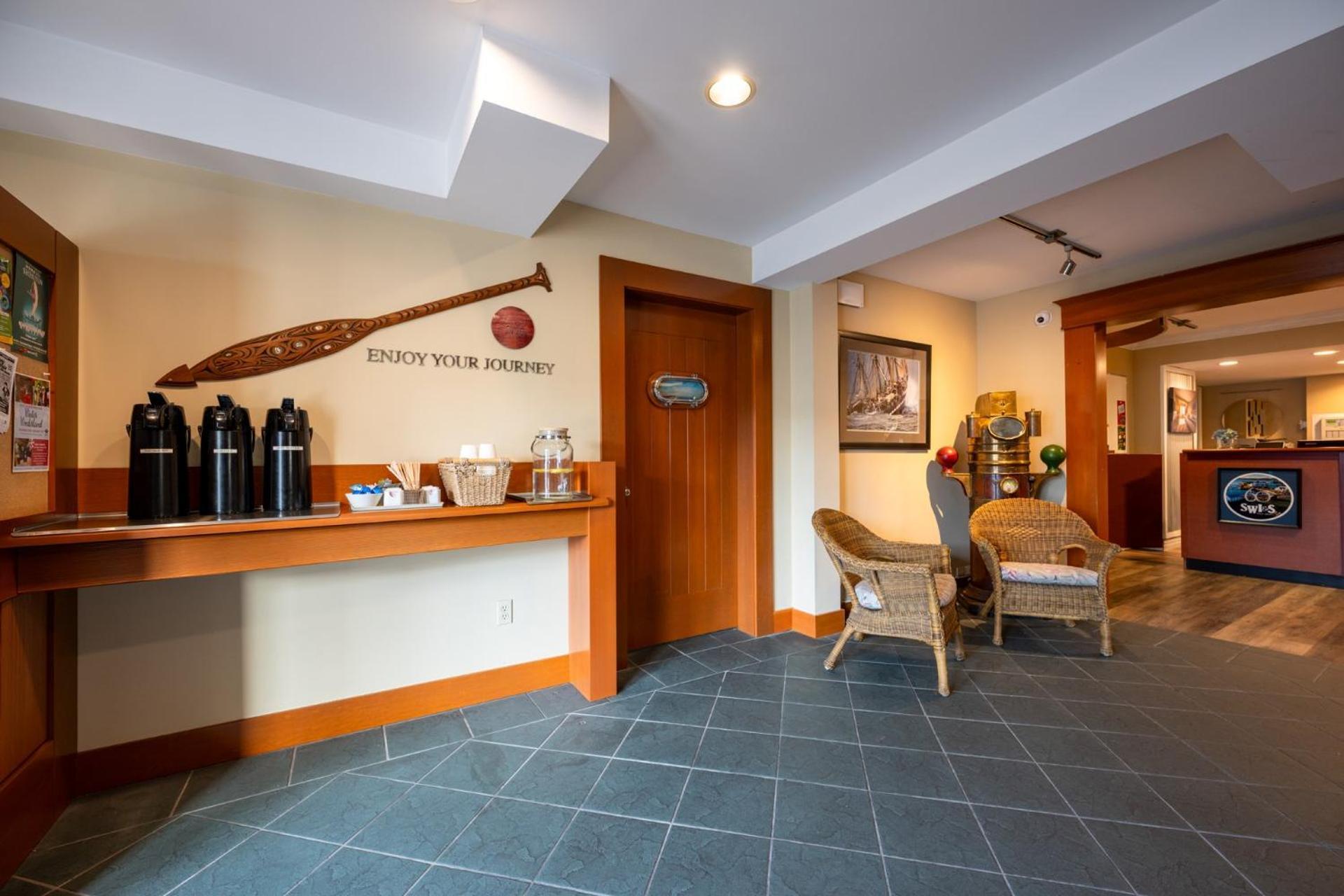 Sidney Waterfront Inn & Suites Екстер'єр фото