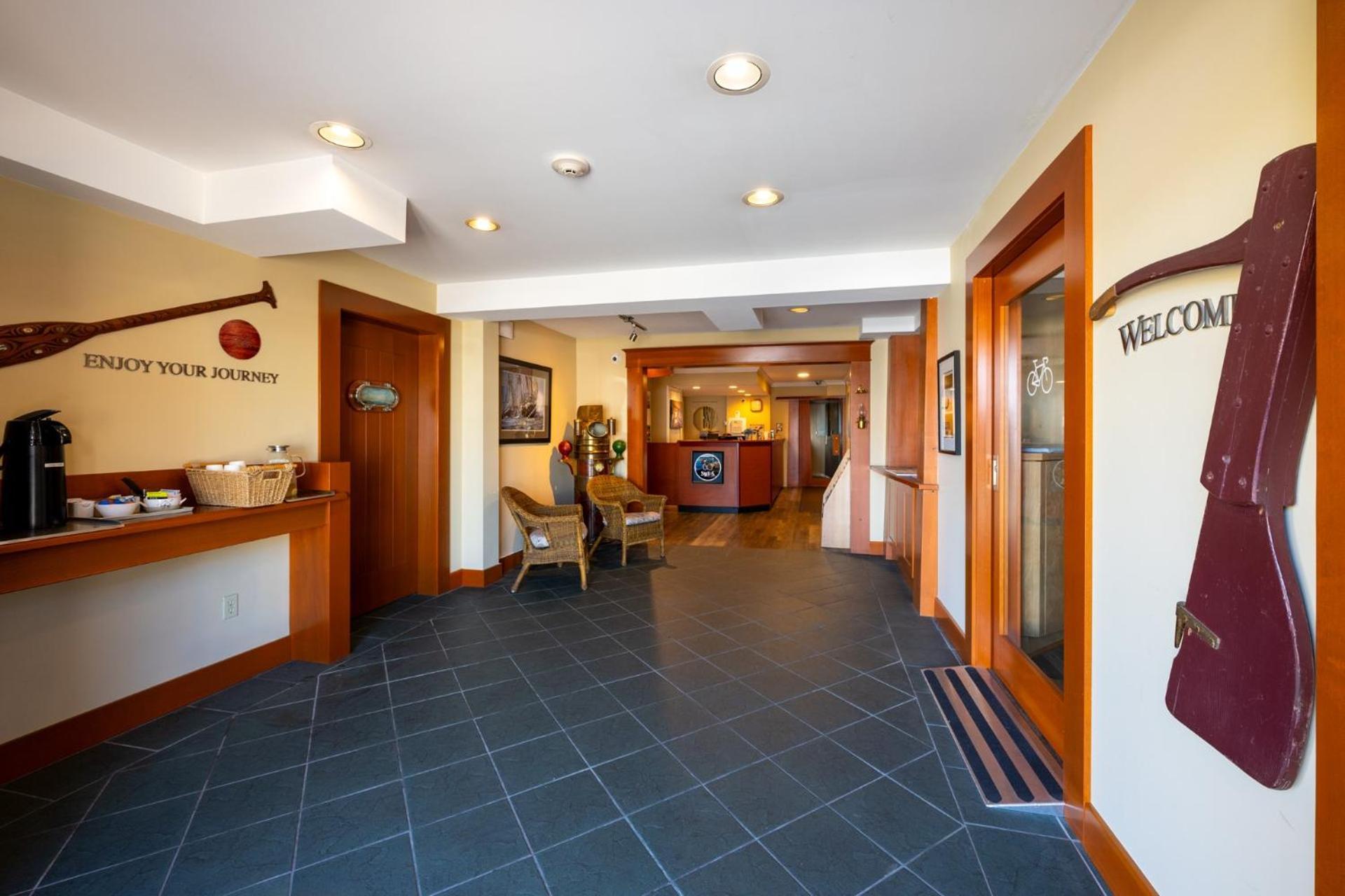 Sidney Waterfront Inn & Suites Екстер'єр фото