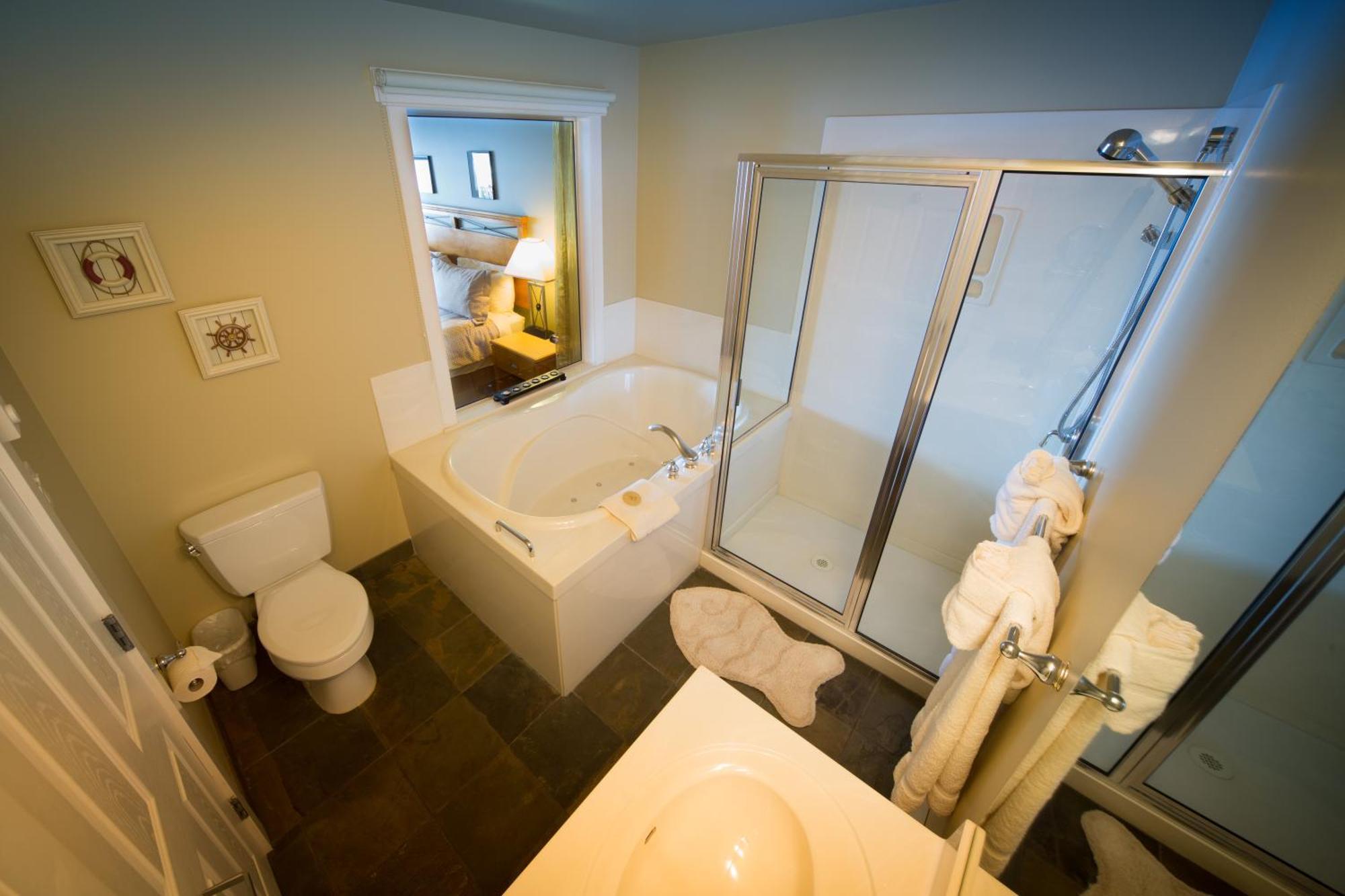 Sidney Waterfront Inn & Suites Екстер'єр фото