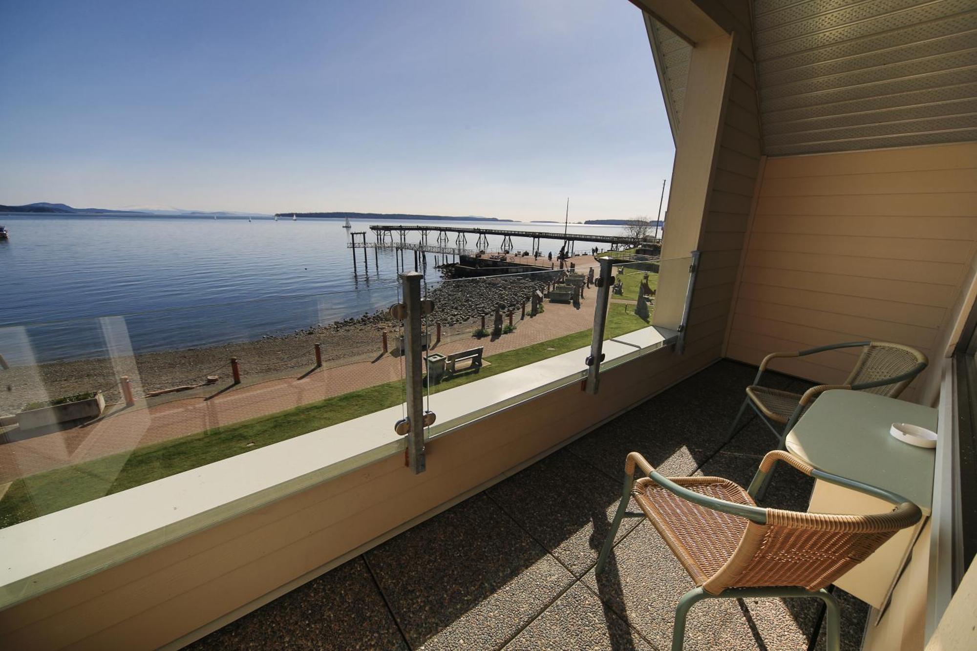 Sidney Waterfront Inn & Suites Екстер'єр фото