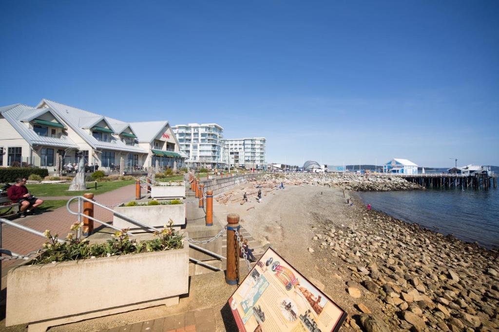 Sidney Waterfront Inn & Suites Екстер'єр фото