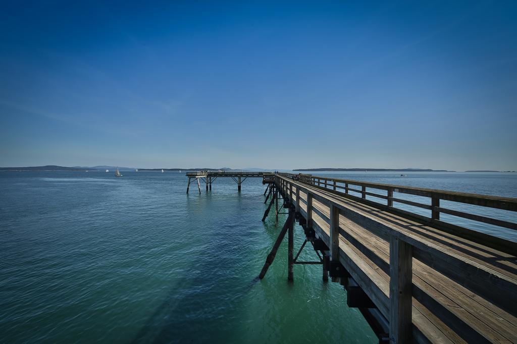 Sidney Waterfront Inn & Suites Екстер'єр фото